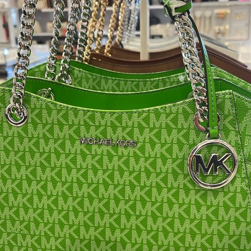 Michael Kors Jet Set Large Signature Logo Chain Shoulder Tote Bag
Jungle Green - Picture 15 of 16